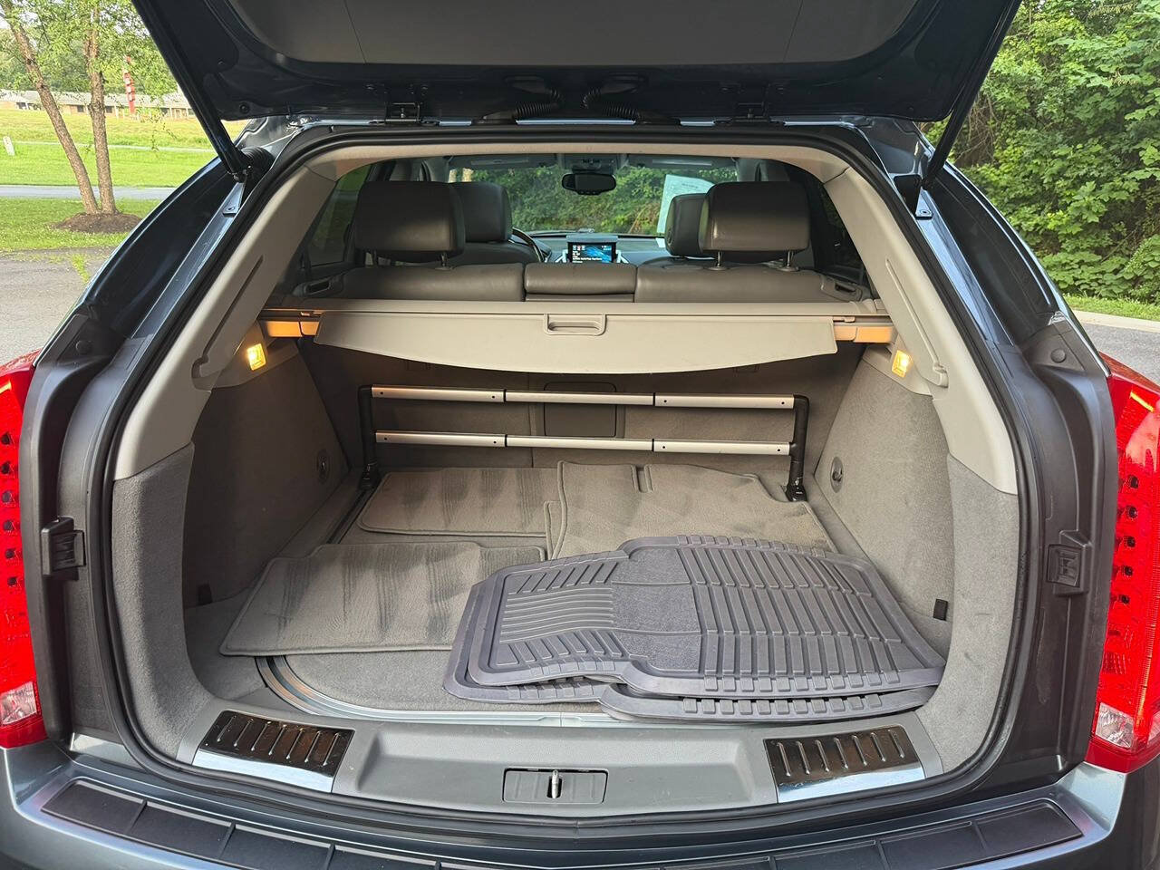 Used 2011 Cadillac SRX Luxury FWD image 22
