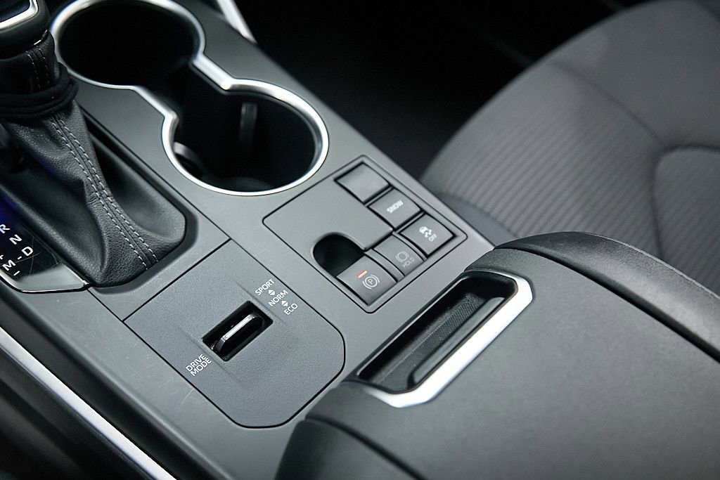 Used 2023 Toyota Highlander LE image 19