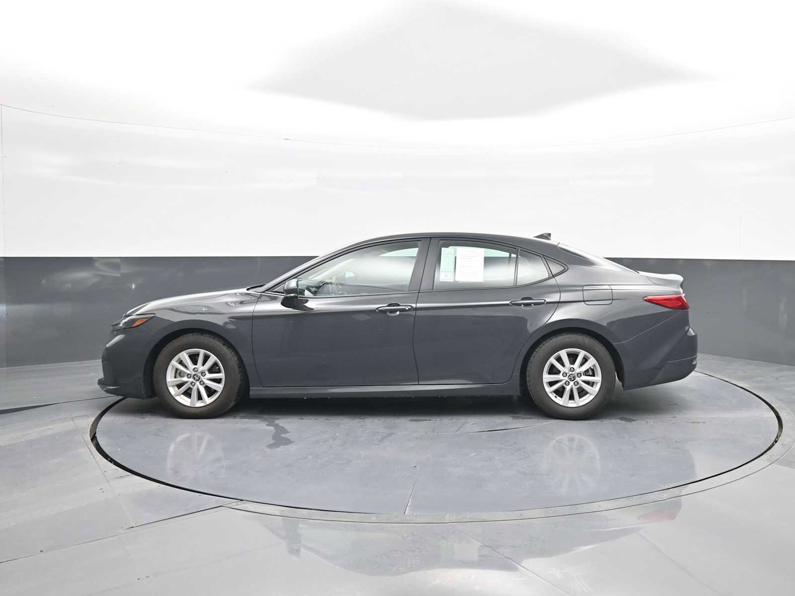 Used 2025 Toyota Camry LE w/ Convenience Package FWD image 5