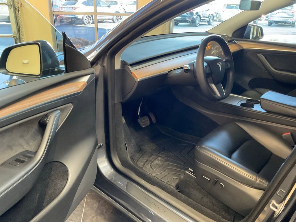 Used 2023 Tesla Model Y Long Range image 9