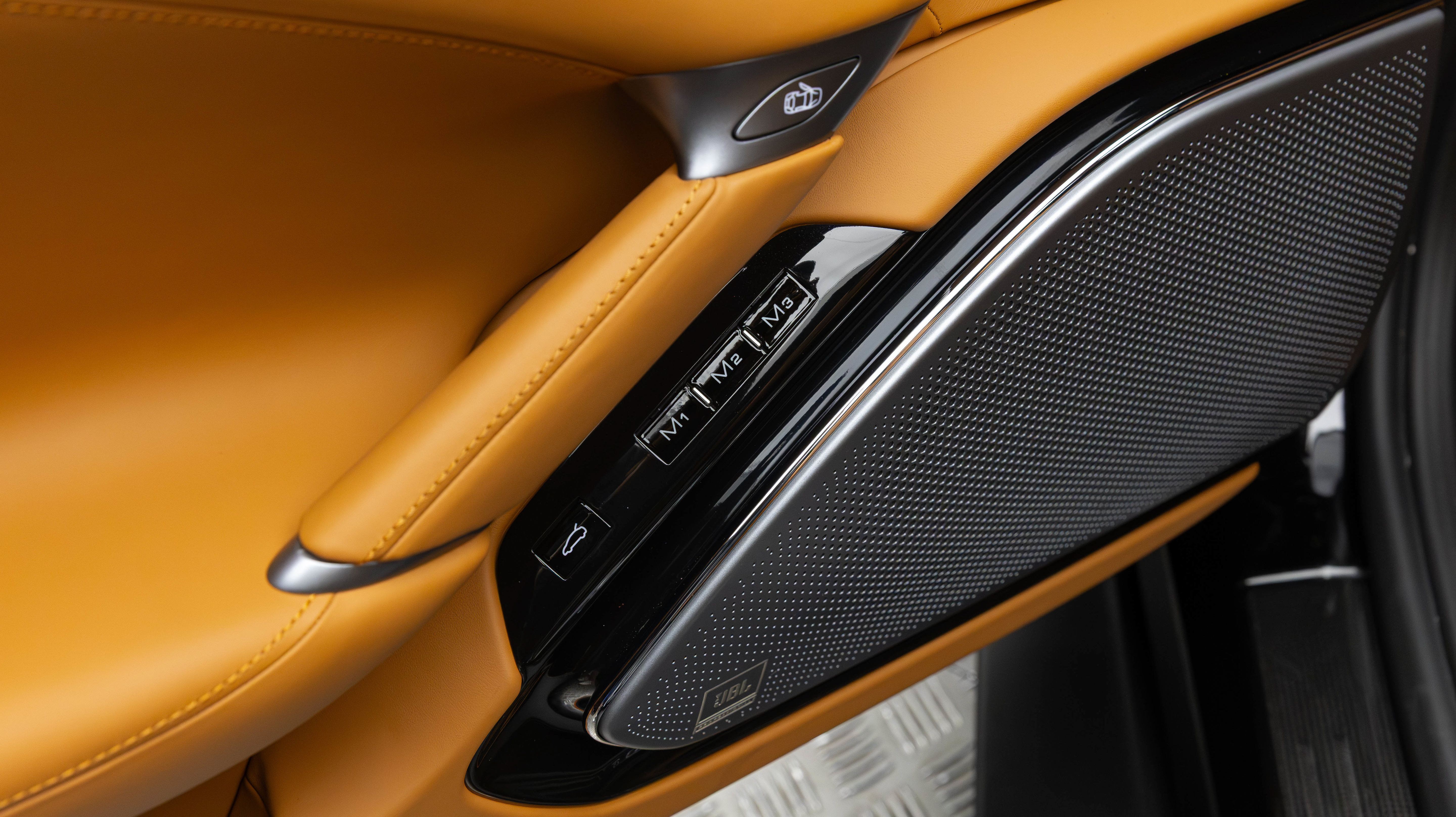 Certified 2025 Ferrari Roma Spider RWD image 12