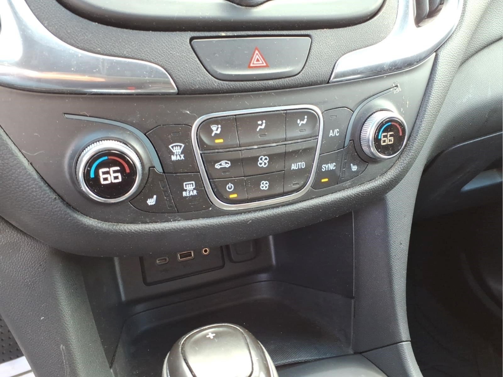 Used 2020 Chevrolet Equinox LT w/ Driver Convenience Package FWD image 19