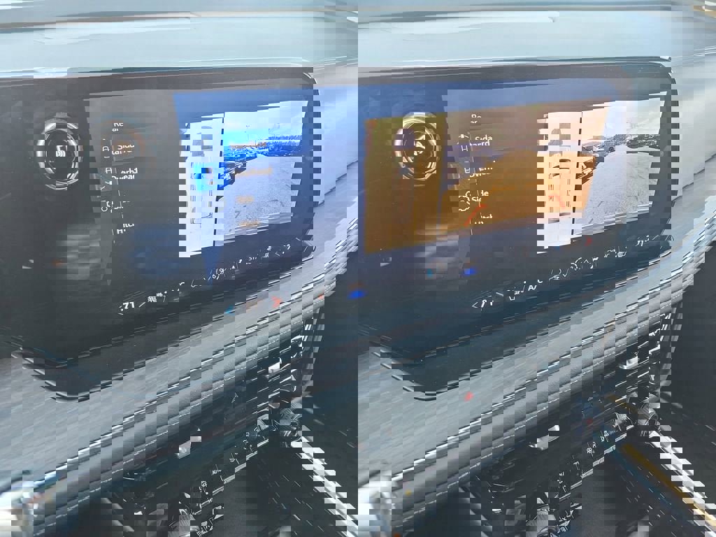 Used 2025 Chevrolet Suburban Z71 image 31