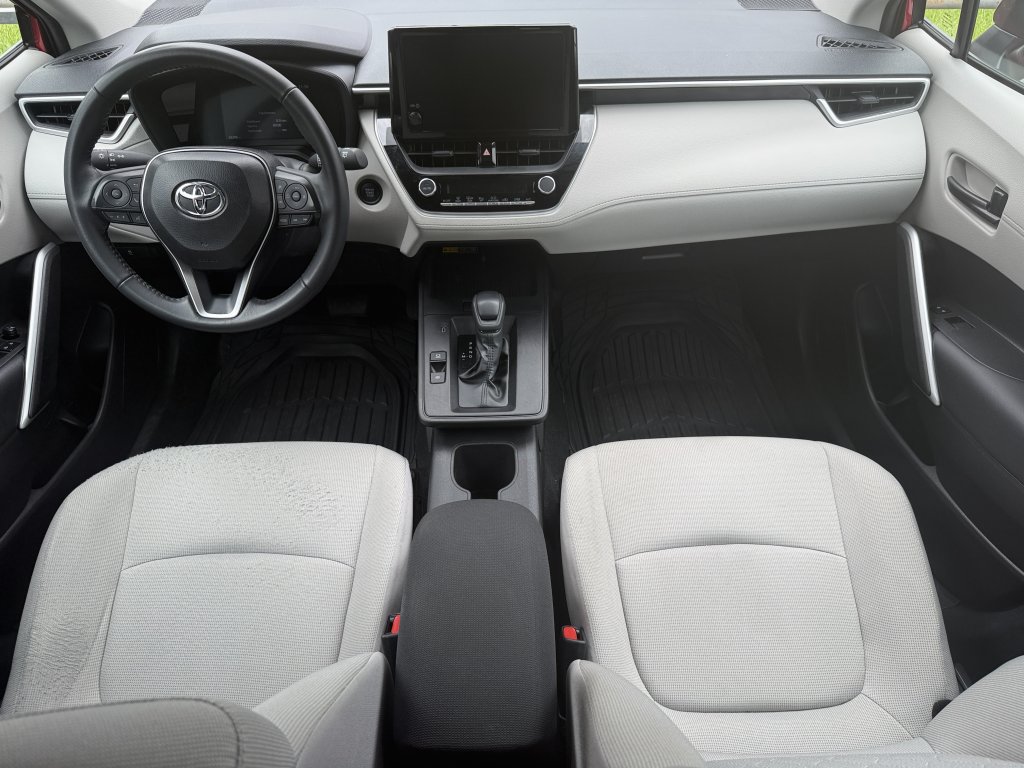 Used 2026 Toyota Corolla Cross LE FWD image 23