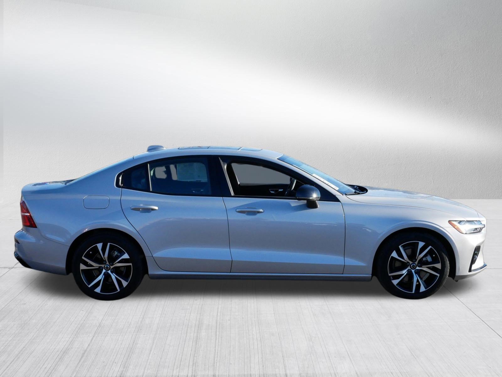 Used 2025 Volvo S60 B5 Core image 7