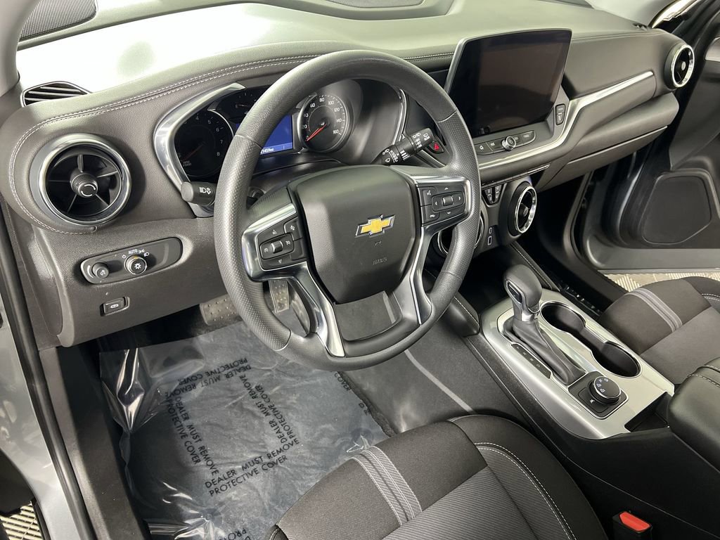 Used 2025 Chevrolet Blazer LT image 11