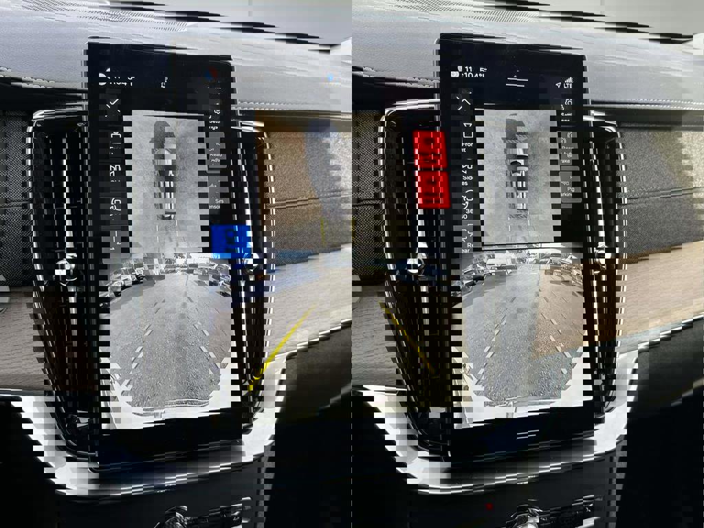 New 2025 Volvo XC90 T8 Plus w/ Protection Package Premier image 4