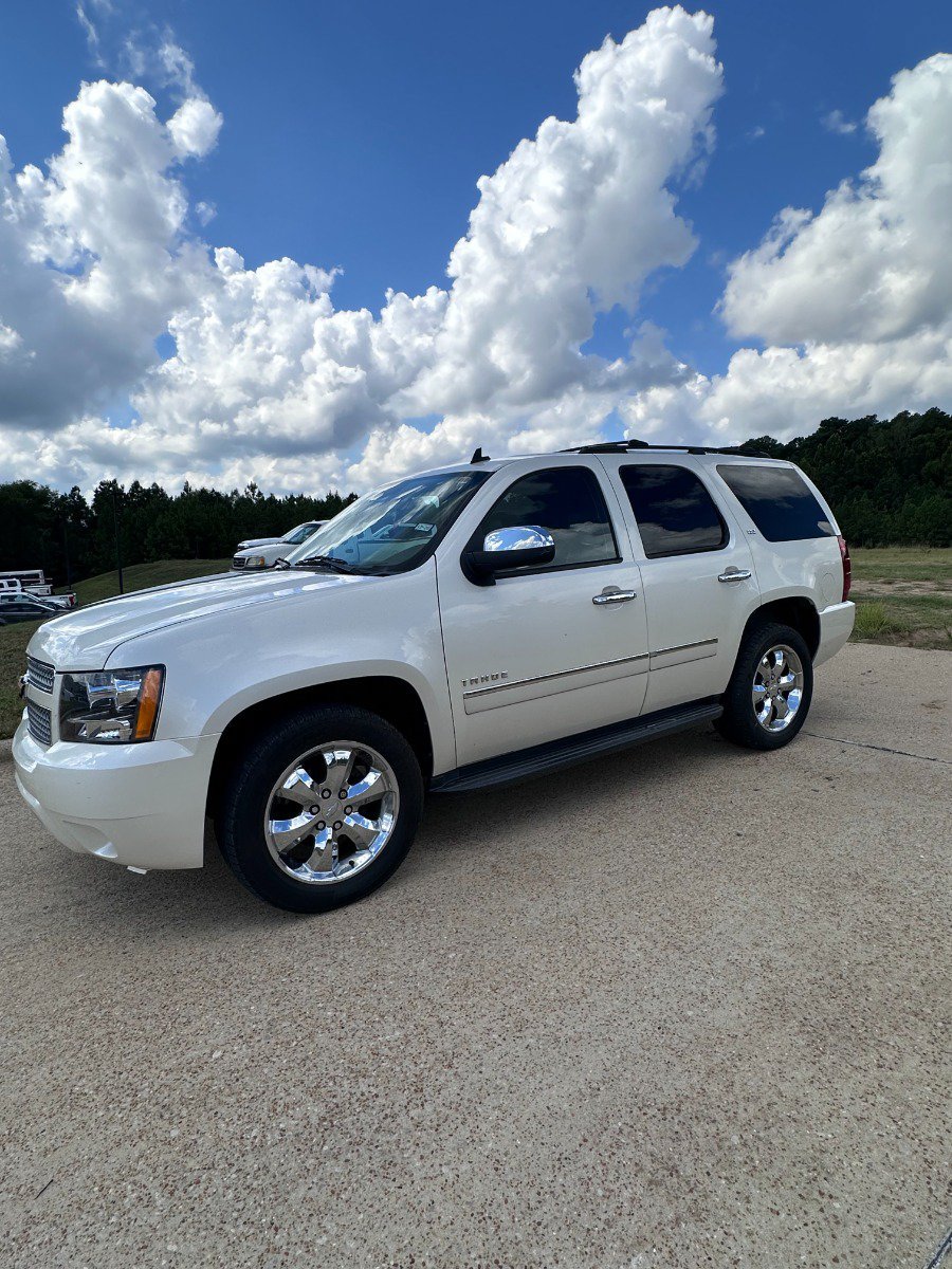 Used 2010 Chevrolet Tahoe LTZ RWD image 1