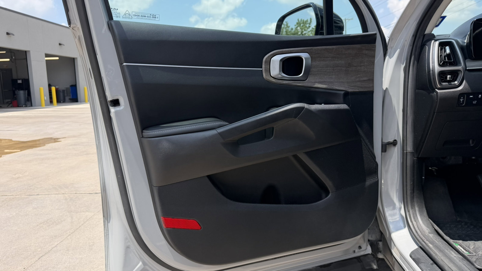Used 2023 Kia Sorento EX w/ Panoramic Sunroof Package FWD image 10