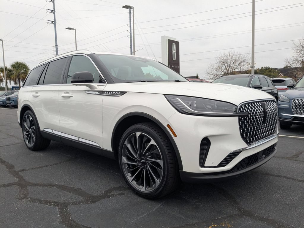 New 2026 Lincoln Aviator Reserve w/ Illumination Package RWD image 2