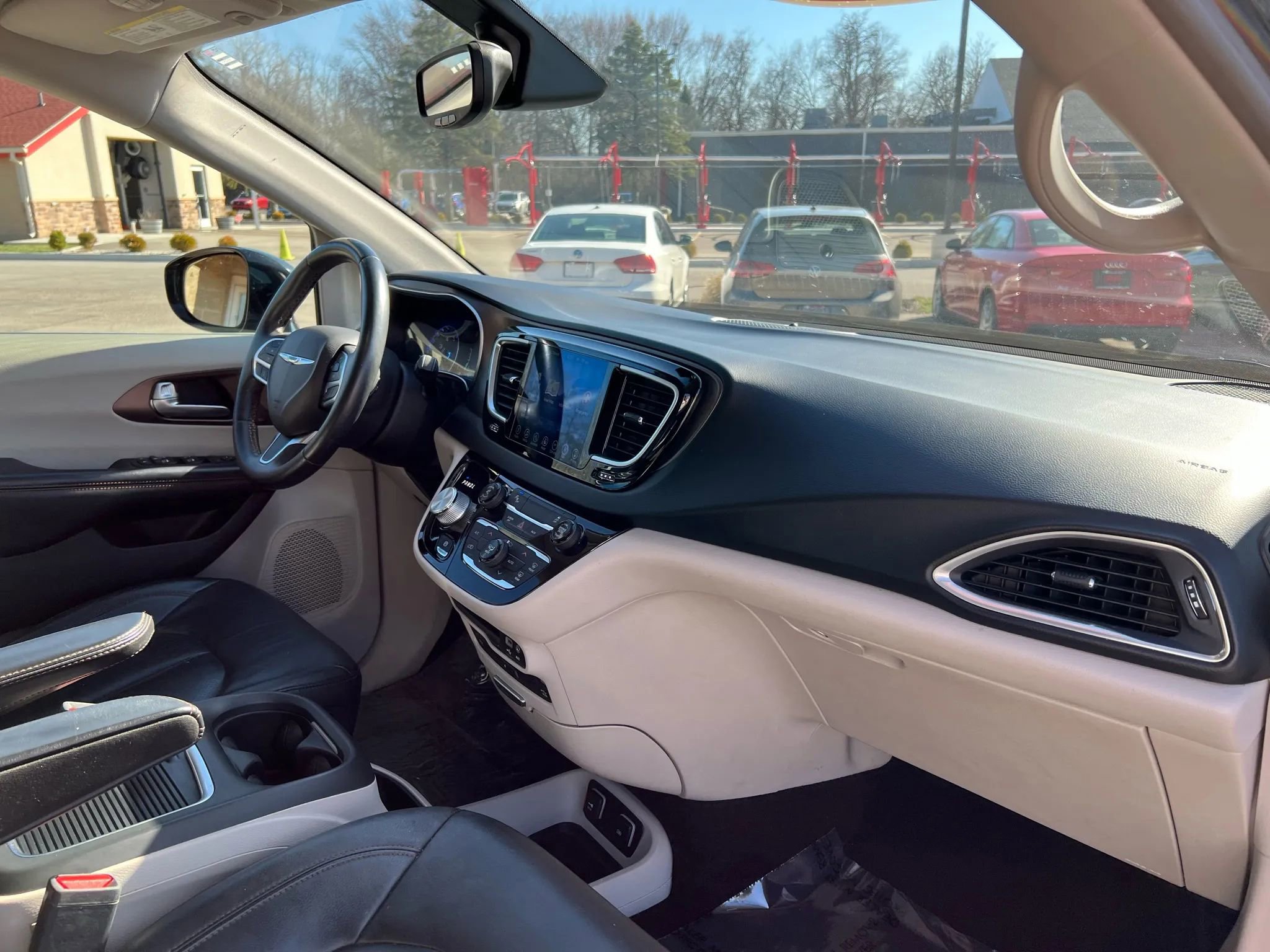 Used 2017 Chrysler Pacifica Touring-L Plus w/ Tire & Wheel Group image 23