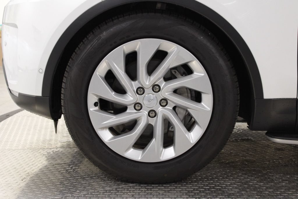 Used 2025 Land Rover Discovery S AWD/4WD image 14
