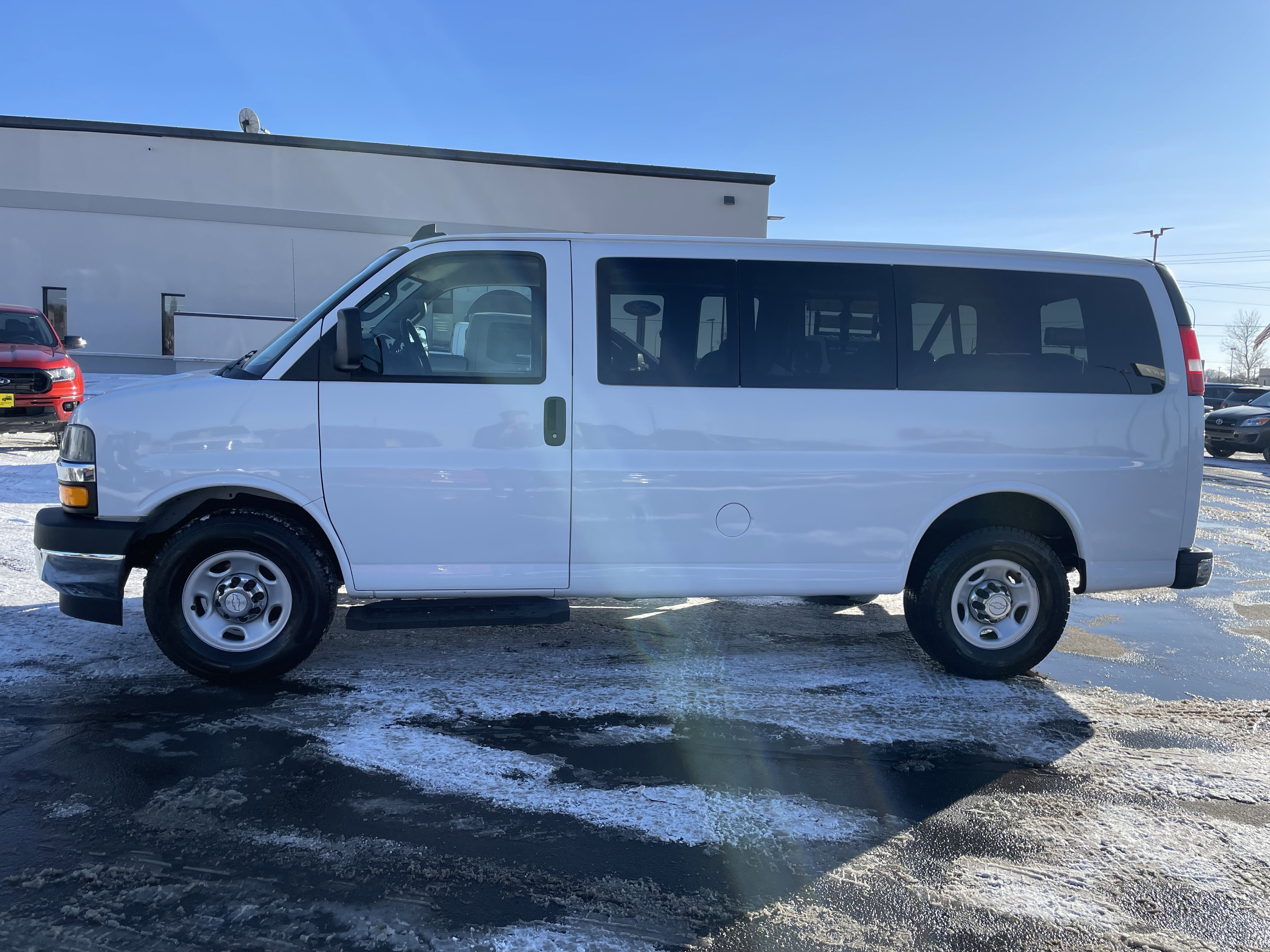 Used 2018 Chevrolet Express 2500 LT w/ LT Preferred Equipment Group image 5