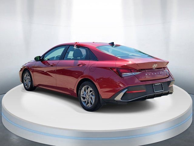 Certified 2024 Hyundai Elantra SEL FWD image 3