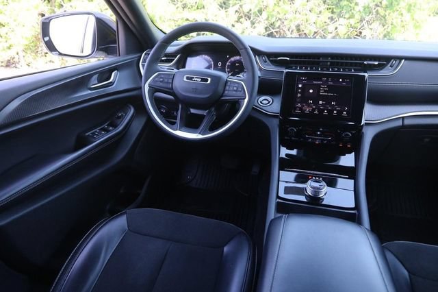 Used 2024 Jeep Grand Cherokee Altitude AWD/4WD image 20