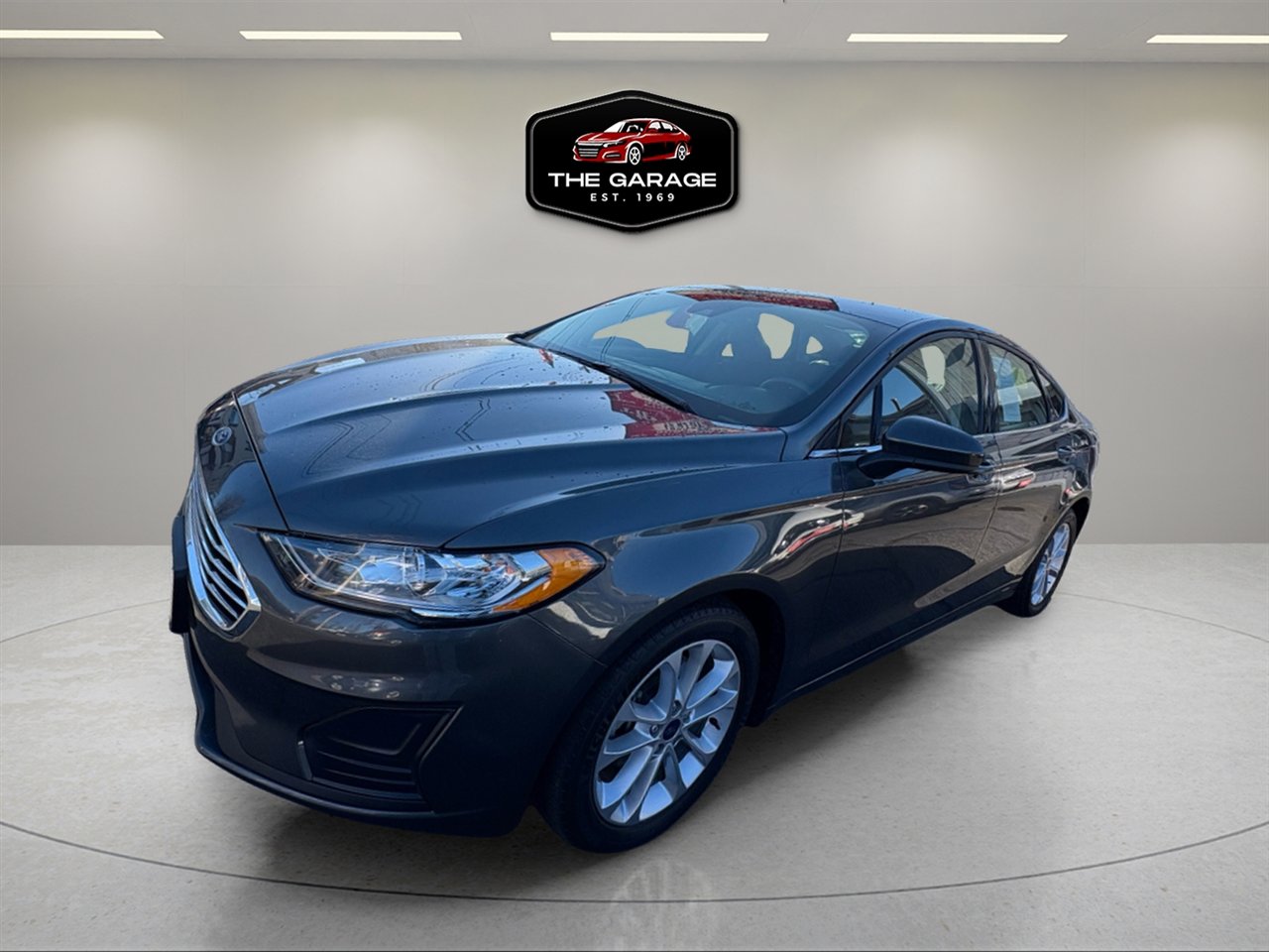 Used 2020 Ford Fusion SE image 2