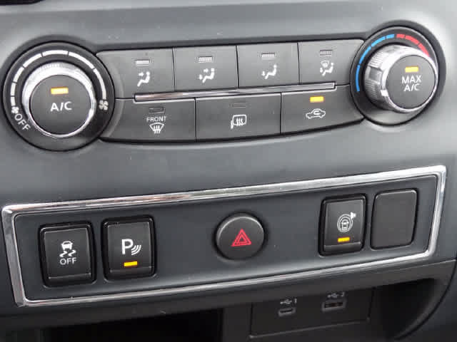 Used 2023 Nissan Titan SV AWD/4WD image 26