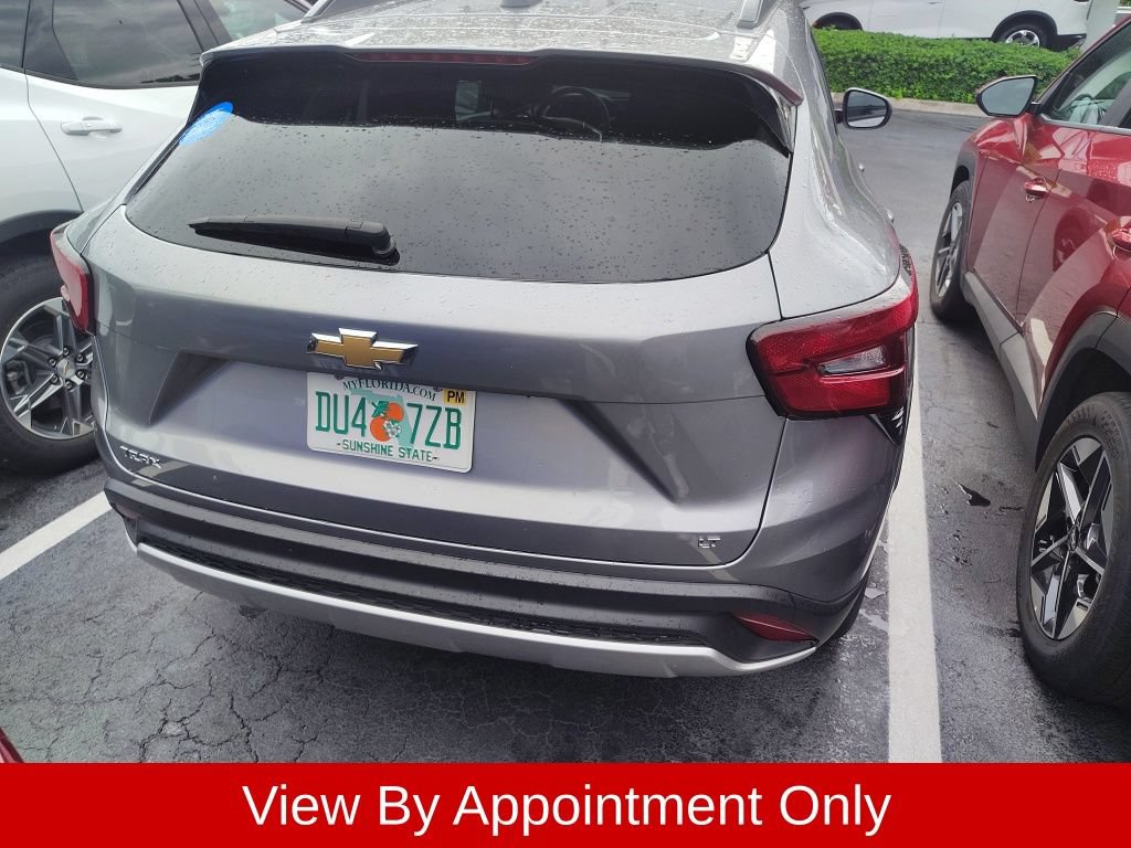 Used 2025 Chevrolet Trax LT w/ LT Convenience Package FWD image 7