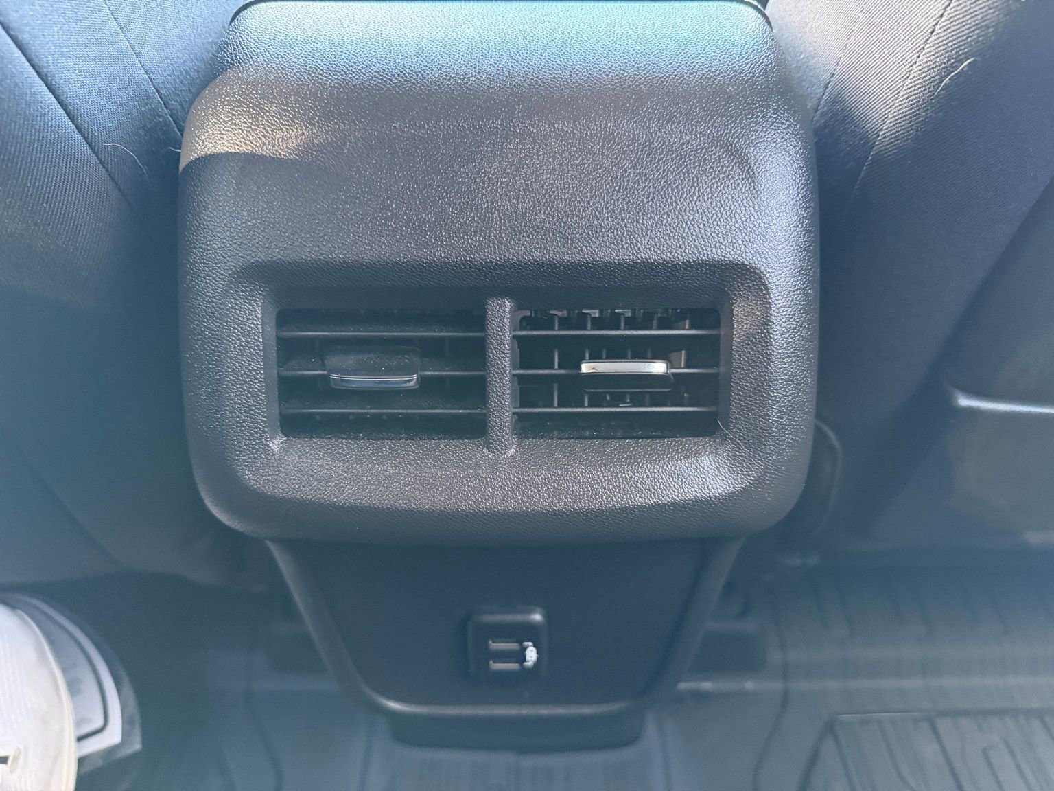 Used 2024 GMC Terrain SLE w/ Driver Convenience Package image 27