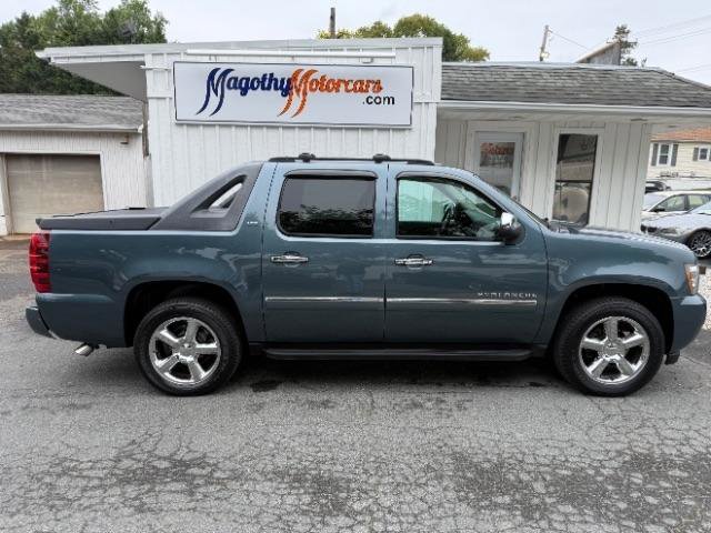 Used 2012 Chevrolet Avalanche LTZ AWD/4WD image 2
