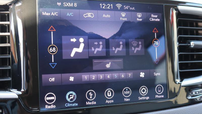 Used 2018 Chrysler Pacifica Touring-L FWD image 15
