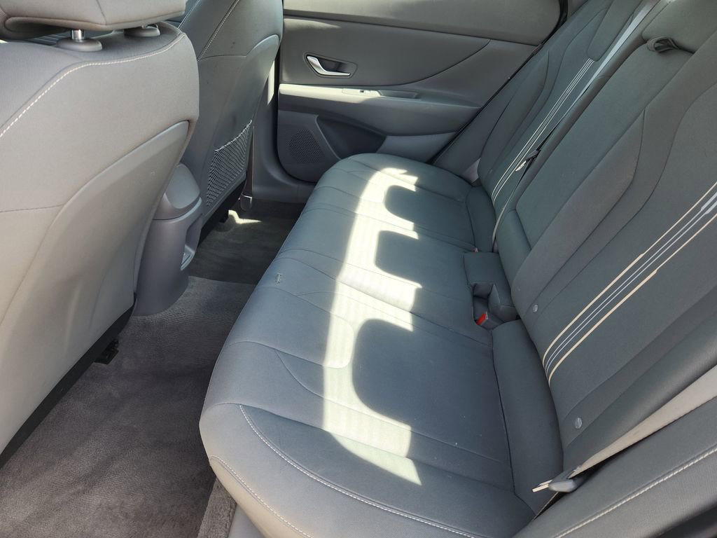 Used 2025 Hyundai Elantra SEL image 35