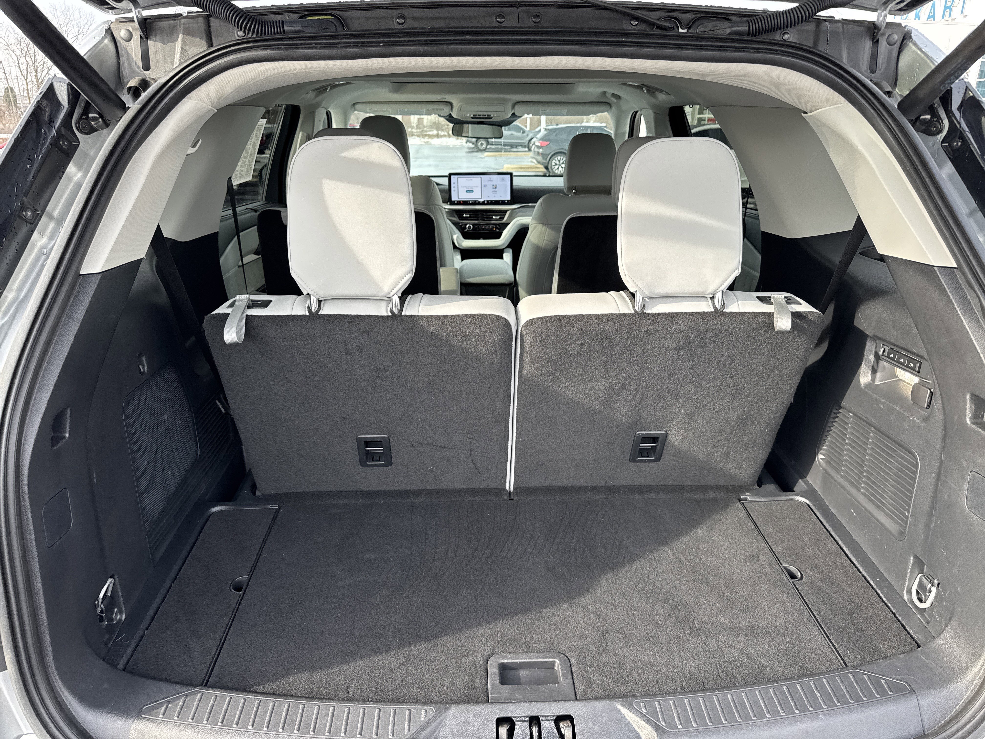 Used 2025 Ford Explorer Platinum w/ Ultimate Package image 12