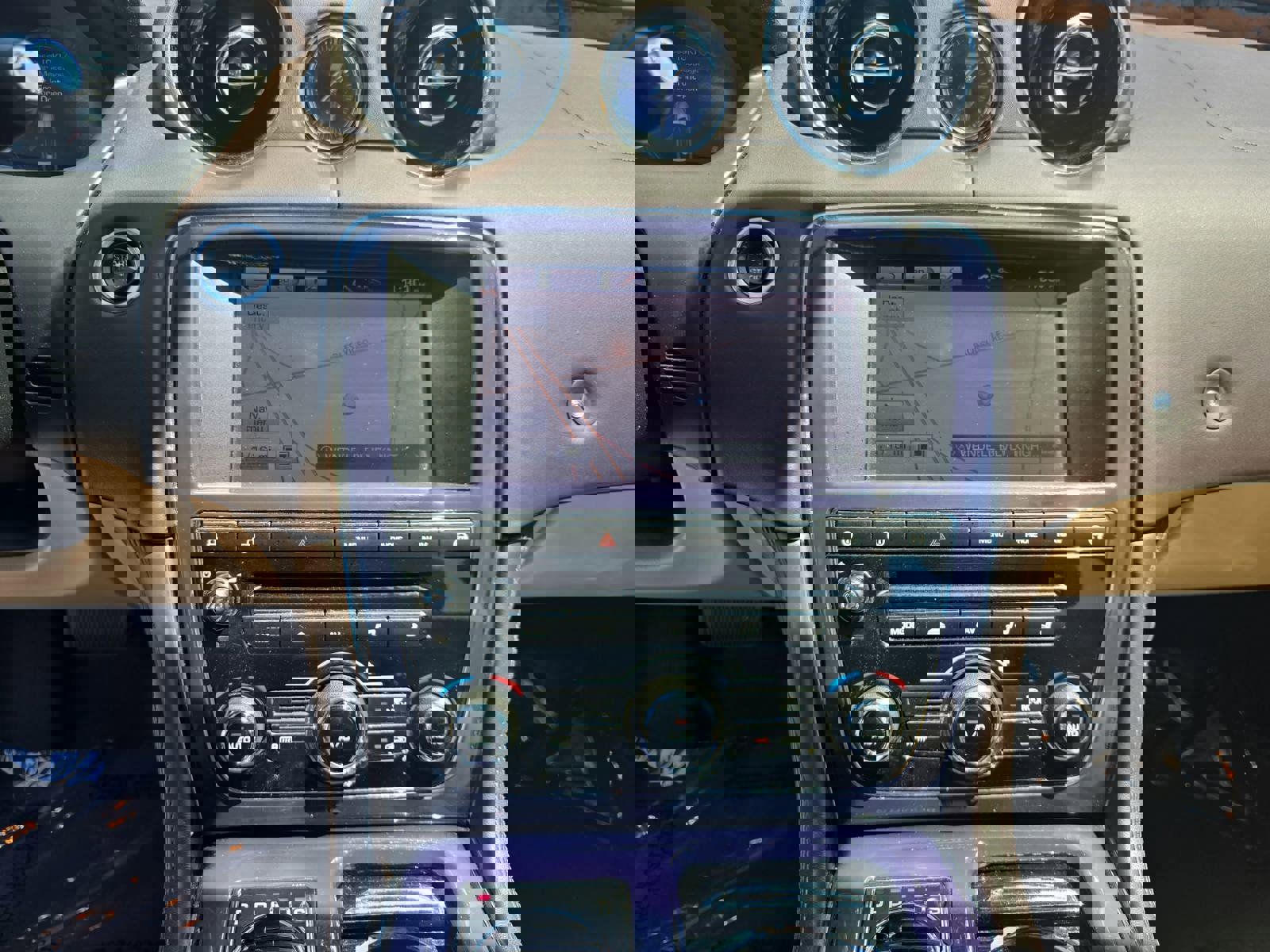 Used 2013 Jaguar XJ image 25