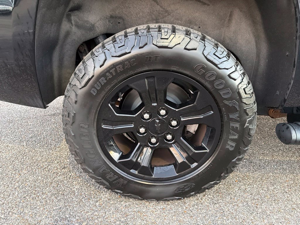 Used 2019 Chevrolet Tahoe LT w/ Z71 Midnight Edition AWD/4WD image 14