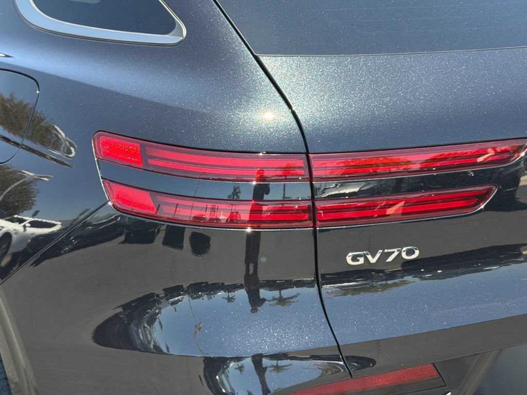 Used 2023 Genesis GV70 3.5T Sport w/ Sport Prestige Package AWD/4WD image 27