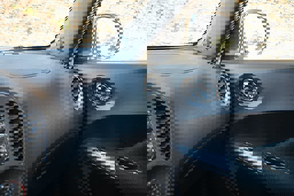 Used 2013 Nissan Juke S image 22