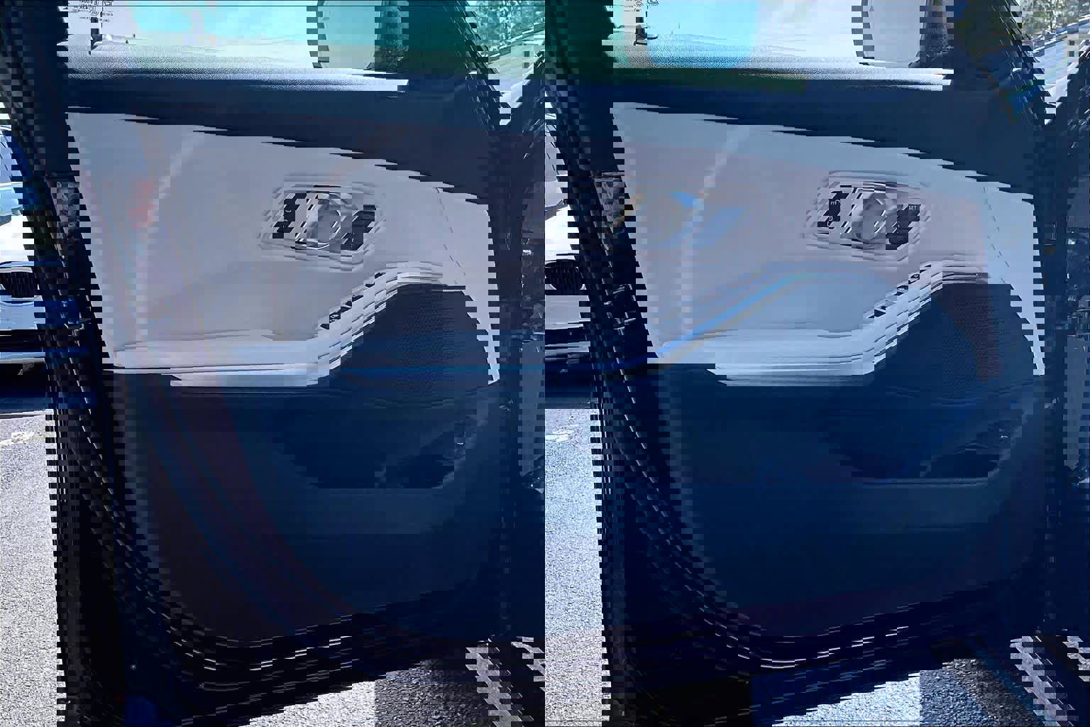 Certified 2025 BMW 330i Sedan w/ Convenience Package image 22