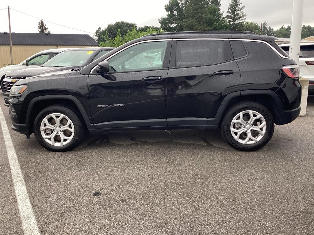 Used 2024 Jeep Compass Latitude AWD/4WD image 4