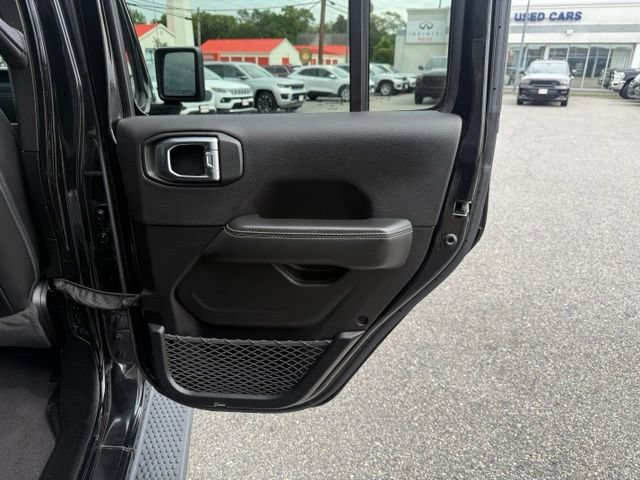 Used 2023 Jeep Wrangler Unlimited Sahara AWD/4WD image 39