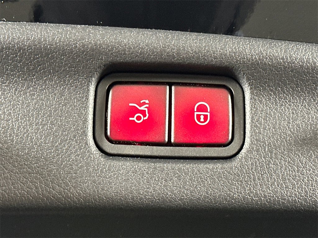 Certified 2023 Mercedes-Benz C 300 4MATIC Sedan image 21