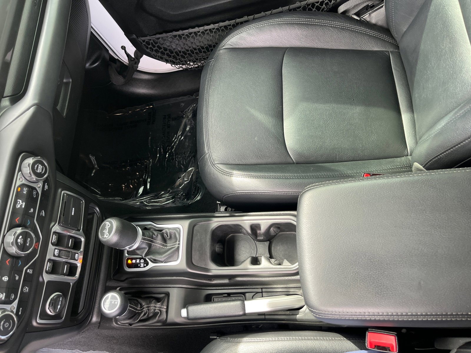 Used 2018 Jeep Wrangler Unlimited Sahara image 15