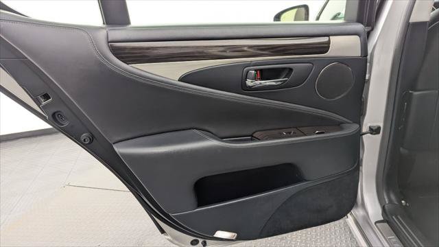 Used 2014 Lexus LS 460 w/ Comfort Package RWD image 16