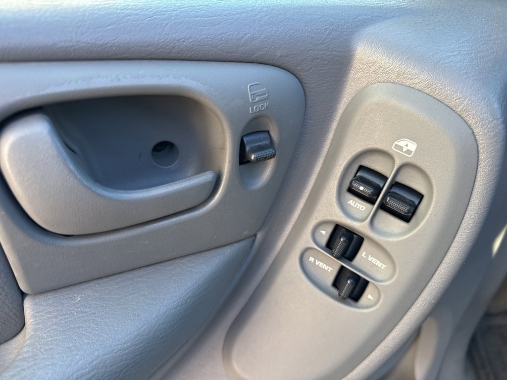 Used 2005 Dodge Grand Caravan SXT image 11