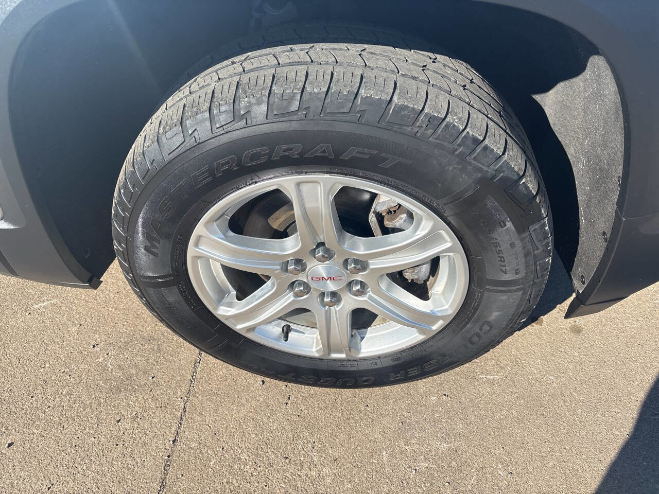 Used 2017 GMC Acadia SLE w/ LPO, Floor Liner Package image 8