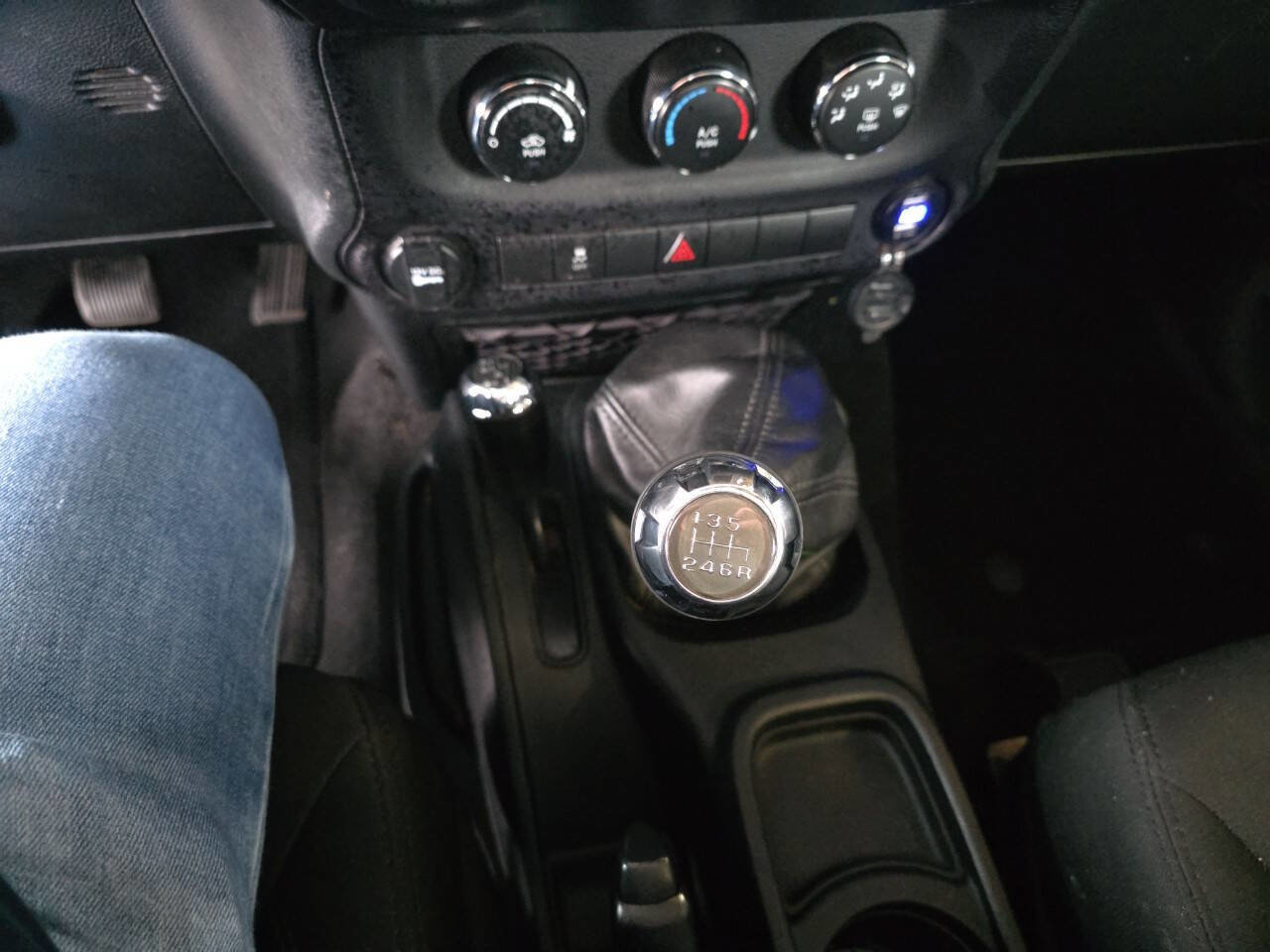 Used 2018 Jeep Wrangler Sport image 19