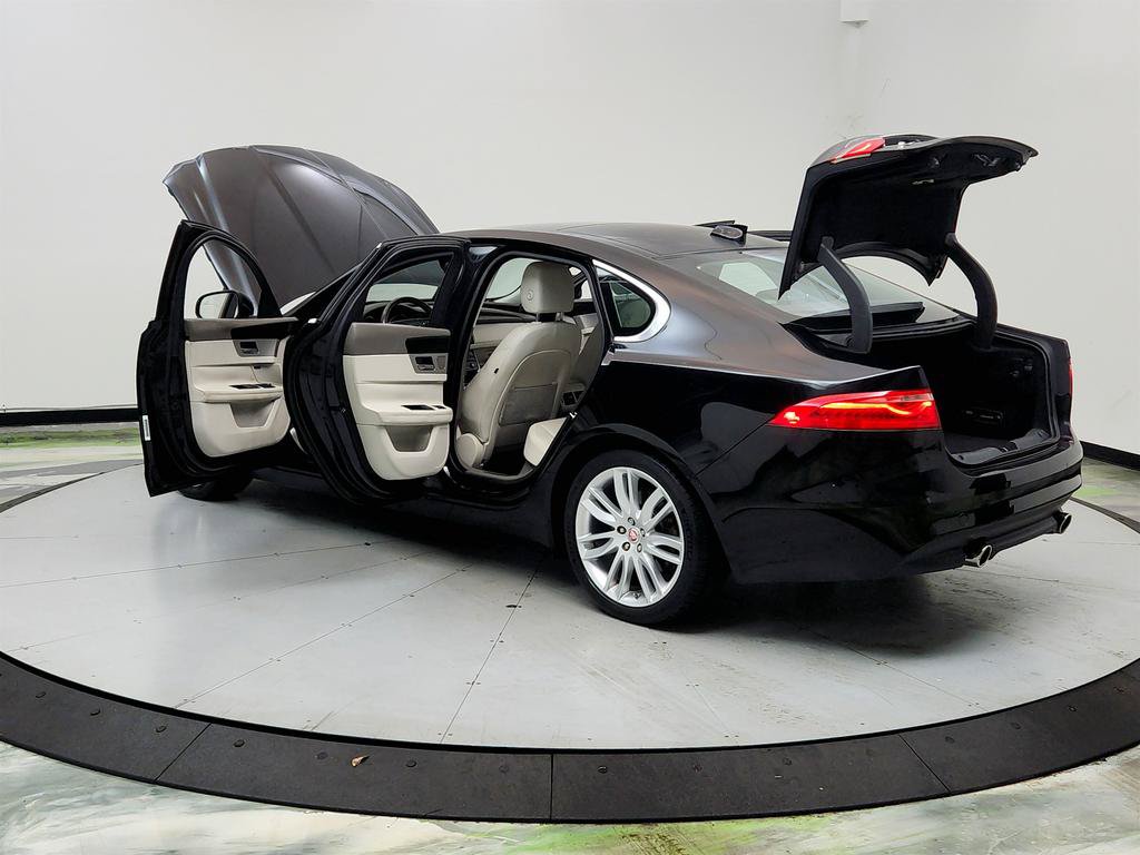 Used 2016 Jaguar XF Prestige RWD image 12
