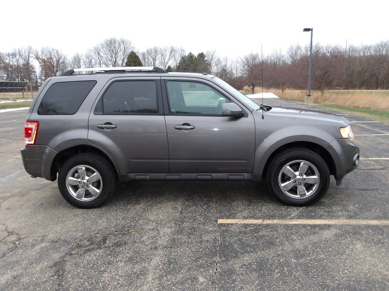 Used 2011 Ford Escape Limited image 2