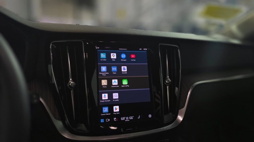 Used 2025 Volvo V60 B5 Cross Country Plus image 21