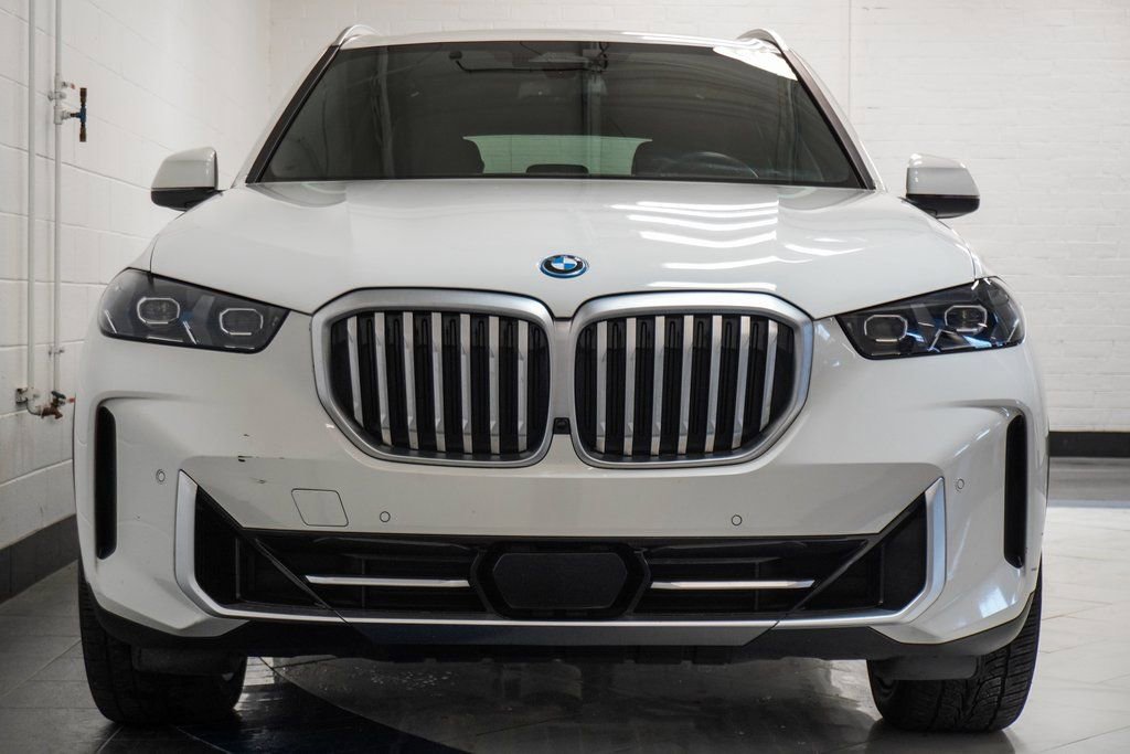 Used 2025 BMW X5 xDrive50e AWD/4WD image 36