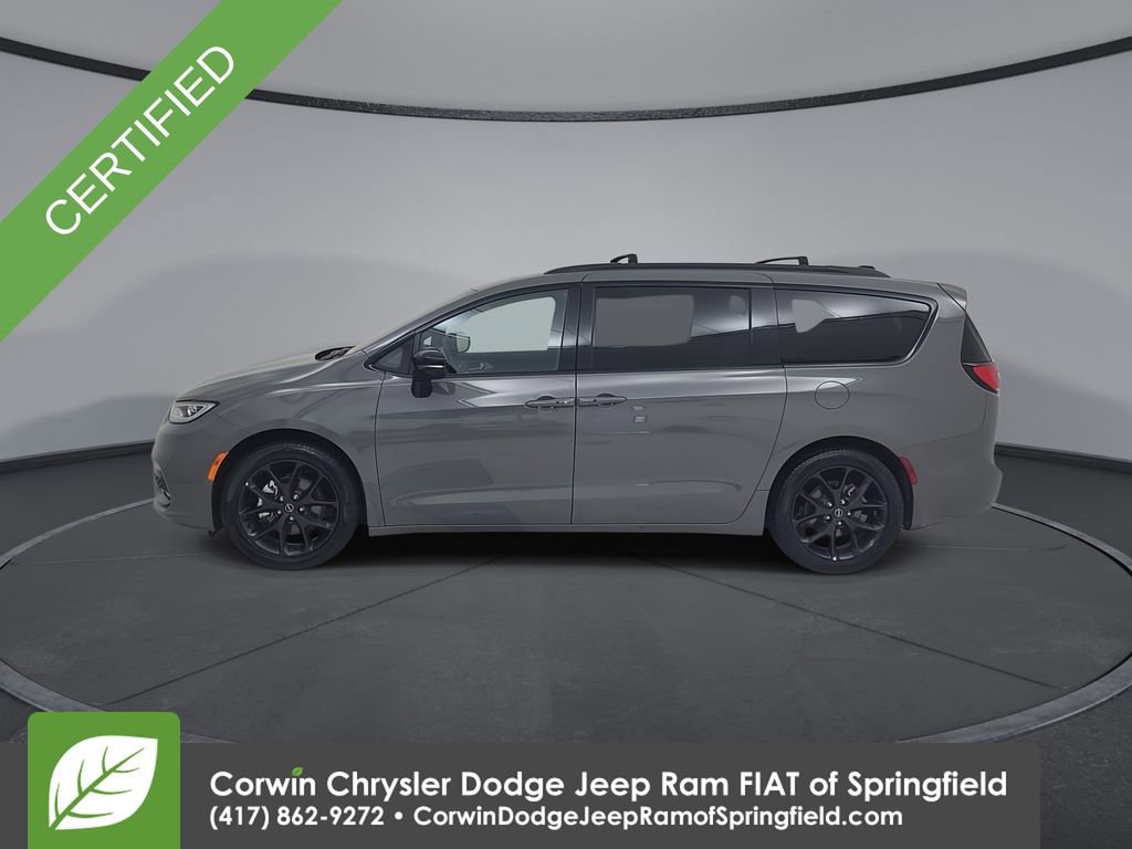 Certified 2025 Chrysler Pacifica Limited image 9