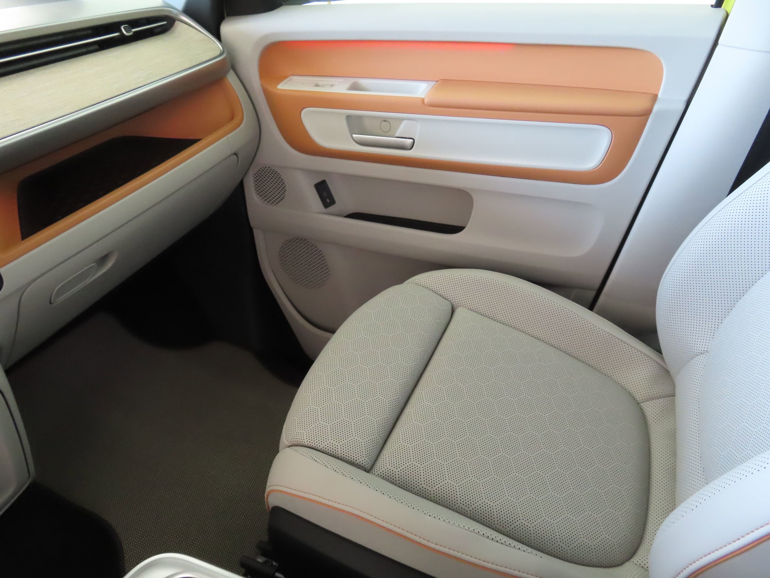 New 2025 Volkswagen ID. Buzz 1st Edition image 20