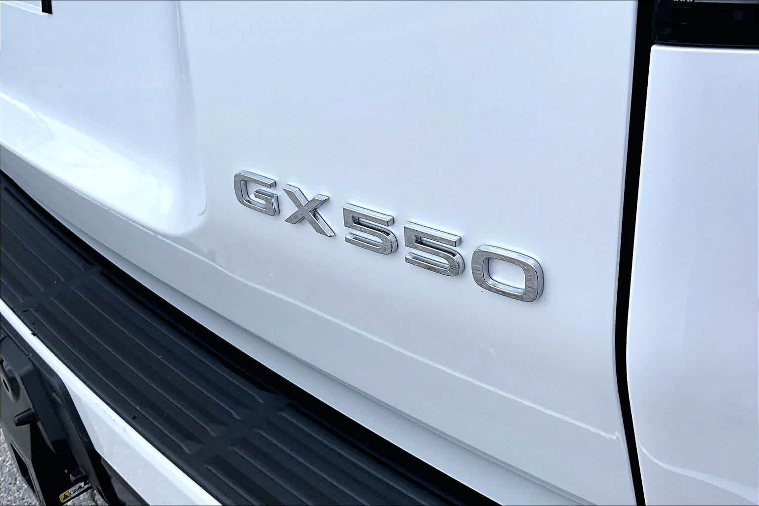 Used 2024 Lexus GX 550 w/ Accessory Package (Z1) AWD/4WD image 10