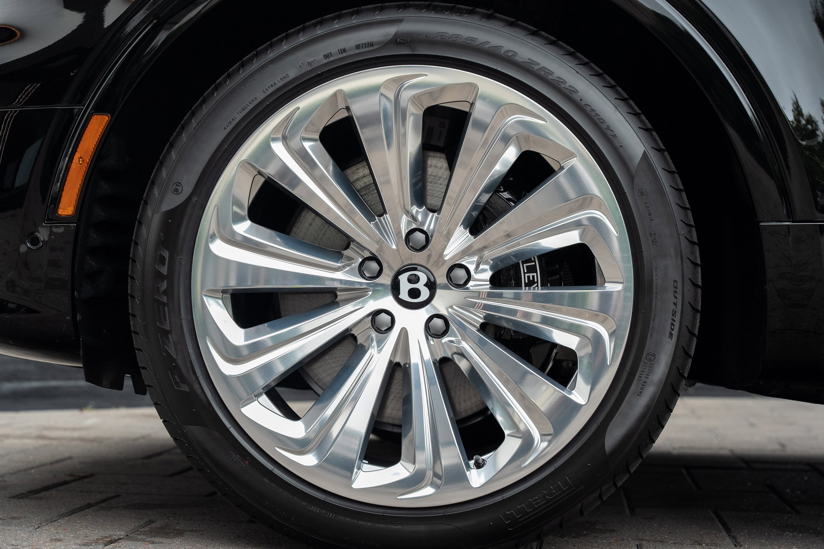 Used 2024 Bentley Bentayga Extended Wheelbase image 6