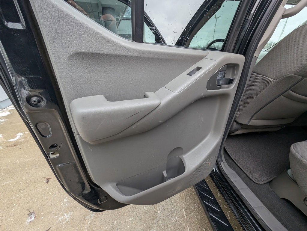 Used 2021 Nissan Frontier SV w/ Midnight Edition Floor Mats image 35