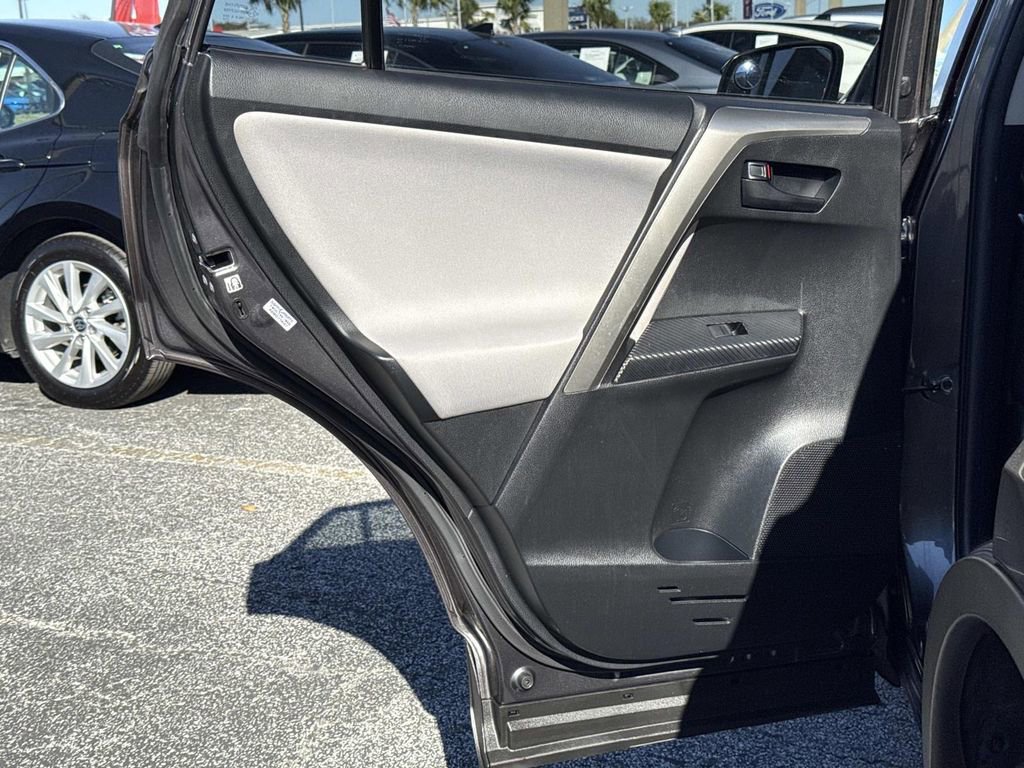 Used 2015 Toyota RAV4 LE image 11
